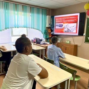 «Слава героям-освободителям!»